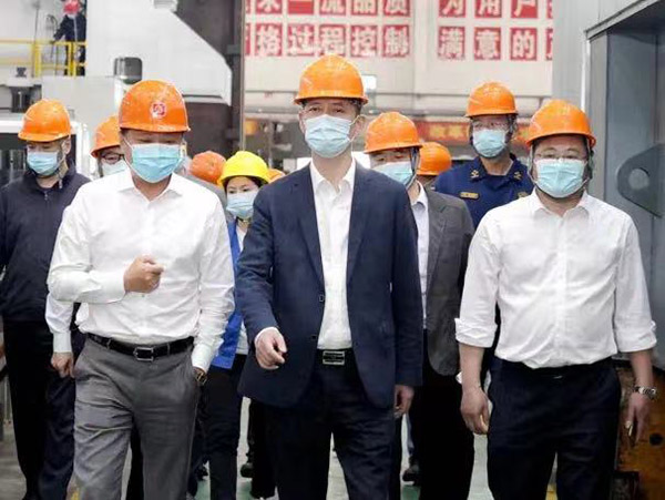 市政府黨組成員、新區(qū)黨工委副書記錢洪文蒞臨我司考察指導(dǎo).jpg